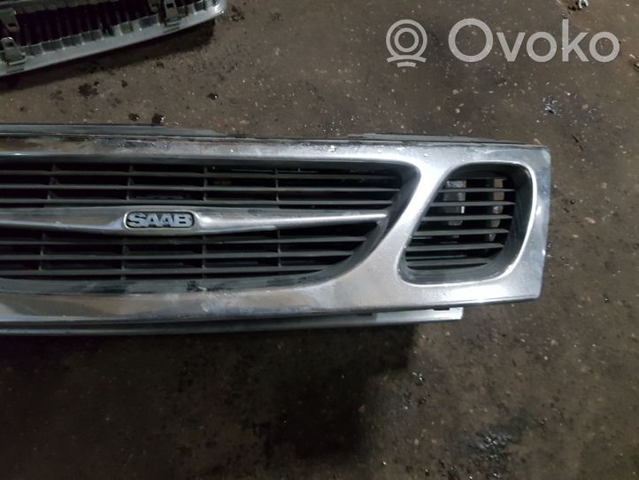 Saab 900 CD Grille calandre supérieure de pare-chocs avant 4240867