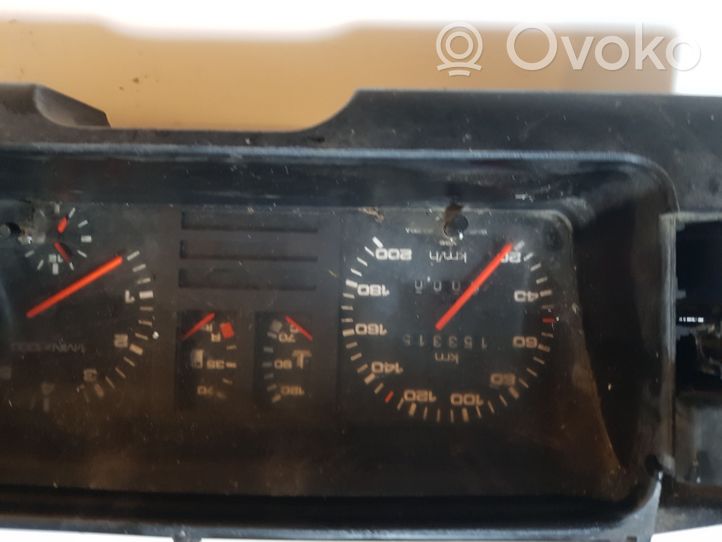 Audi 80 90 B3 Compteur de vitesse tableau de bord 81117185