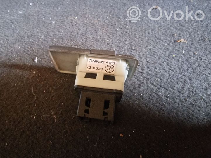 Fiat Punto (199) Gniazdo / Złącze USB 735496624