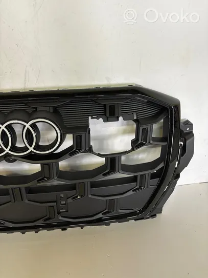 Audi SQ7 Maskownica / Grill / Atrapa górna chłodnicy 4m0853651