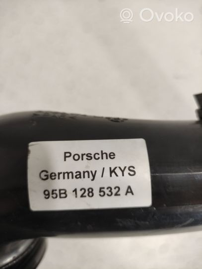 Porsche Macan Tubo flessibile del liquido di raffreddamento del motore 95B128532A