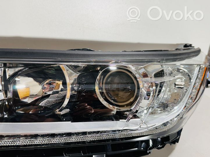 Toyota Highlander XU50 Lampa przednia 