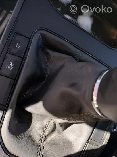 Seat Ibiza V (KJ) Vaihdevivun/vaihtajan verhoilu nahka/nuppi 