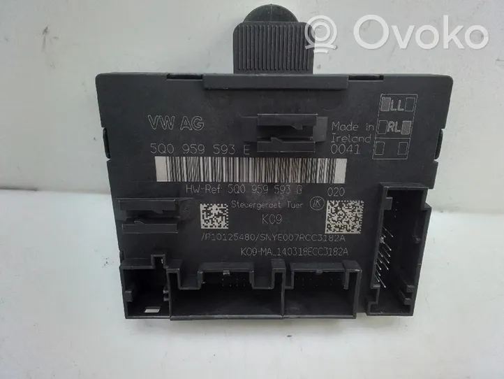 Audi A3 S3 8V Oven keskuslukituksen ohjausyksikön moduuli 5Q0959593E