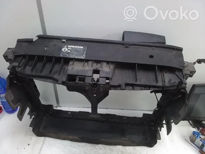 Volkswagen Tiguan Jäähdyttimen kehyksen suojapaneeli 5N0805594