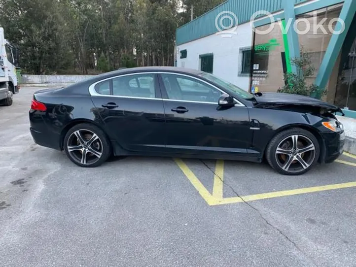 Jaguar XF X250 Olka-akselin laakeripesä 