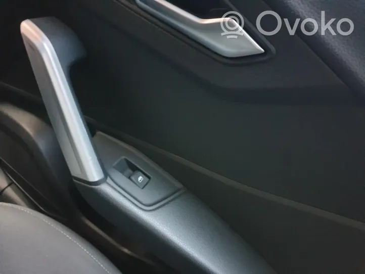 Audi Q2 - Przyciski szyb 