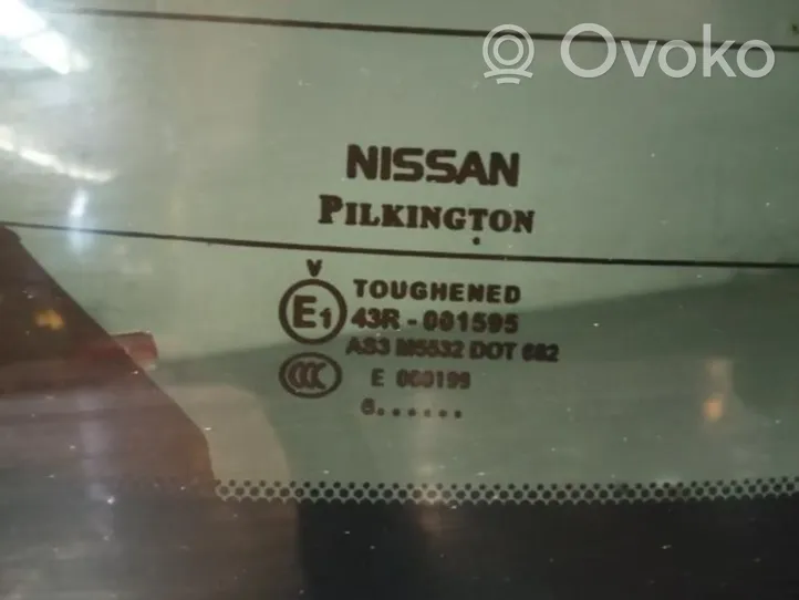 Nissan Juke I F15 Takalasi/takaikkuna 