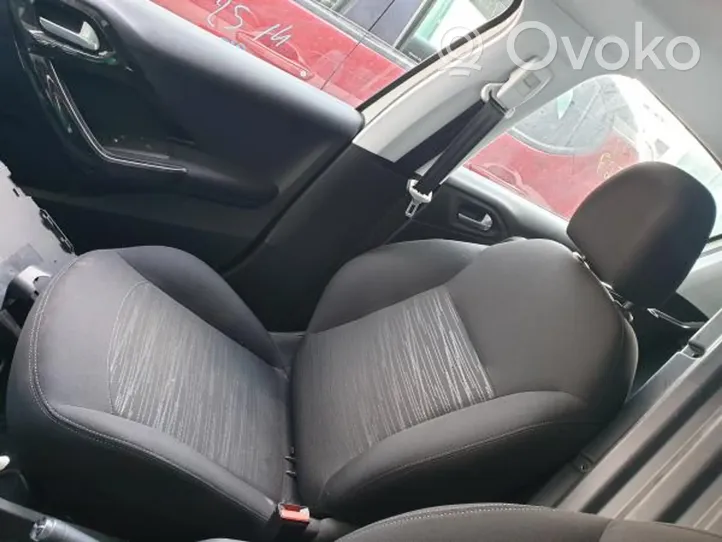 Peugeot 208 Garnitures, kit cartes de siège intérieur avec porte 