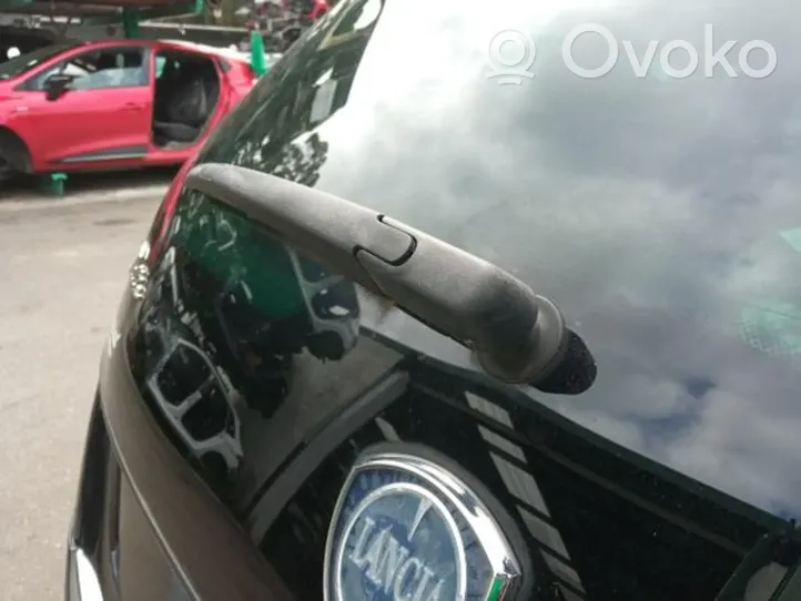 Lancia Delta Двигатель стеклоочистителя заднего стекла 