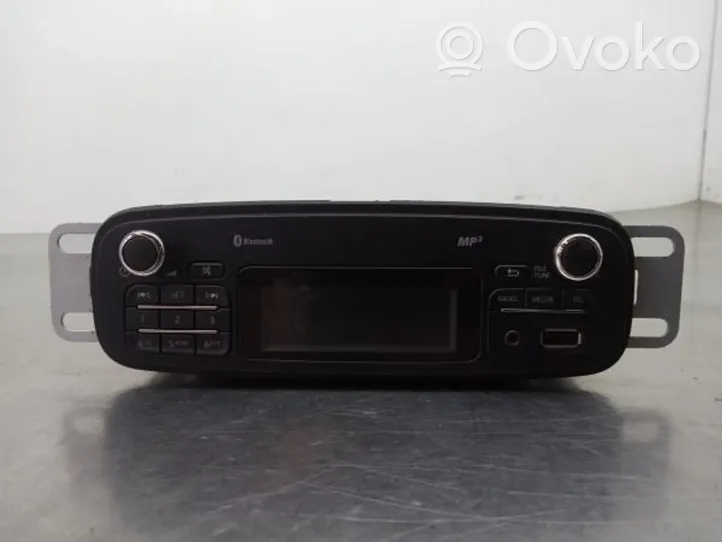 Renault Clio IV Panel / Radioodtwarzacz CD/DVD/GPS 