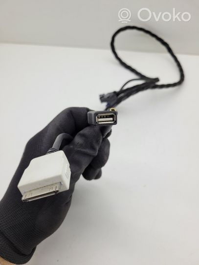 Mercedes-Benz E C207 W207 Connecteur/prise USB 