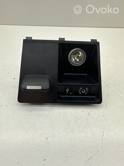 BMW X5 E70 Connettore plug in AUX 011898102