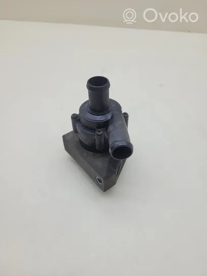 Volvo V40 Pompe à eau de liquide de refroidissement 31320347