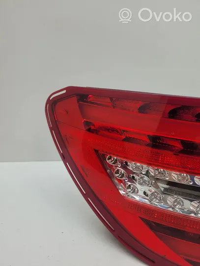 Mercedes-Benz C W204 Lampa tylna 2048205464