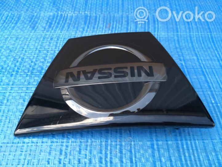 Nissan Micra K14 Mostrina con logo/emblema della casa automobilistica 