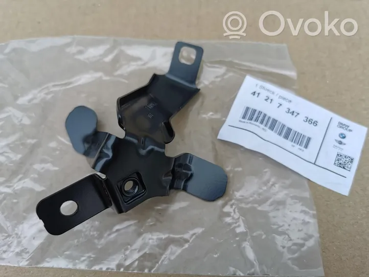 BMW 4 F32 F33 Supporto di montaggio del parafango 7347366