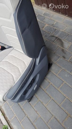 Volkswagen Touareg III Asiento delantero del conductor 