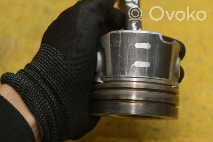 Peugeot 508 Piston with connecting rod 