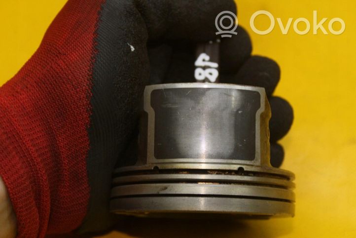 Audi A3 S3 8P Piston avec bielle 