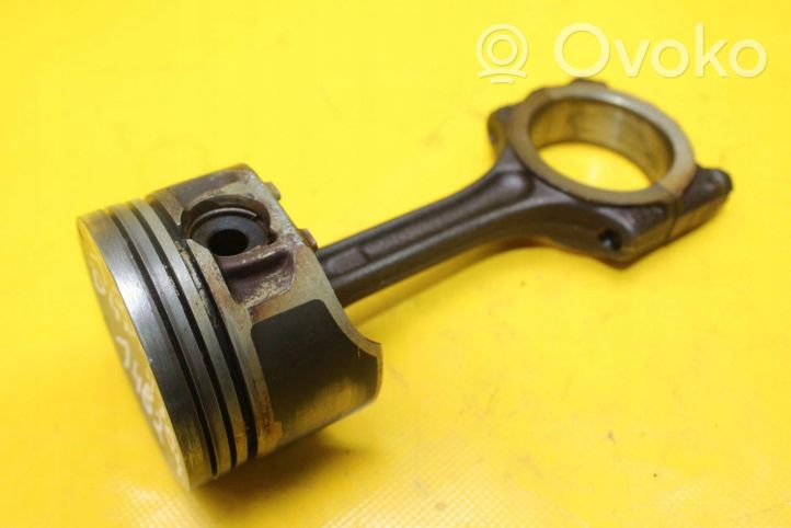 Renault Clio III Piston avec bielle D4F