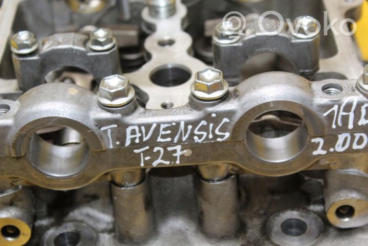 Toyota Avensis T270 Testata motore 