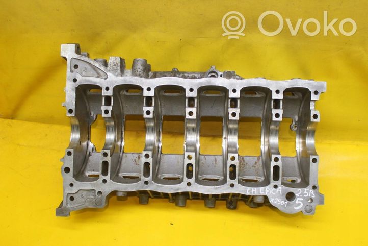 Chevrolet Omega B Crankshaft holder bracket 