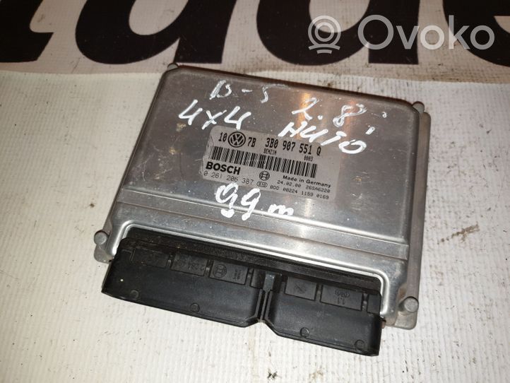 Audi A4 S4 B5 8D Moottorin ohjainlaite/moduuli 3B0907551Q