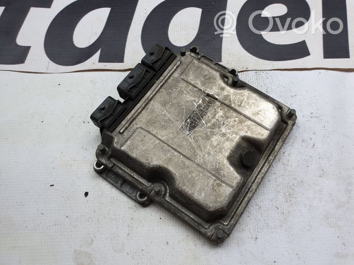 Citroen Xsara Picasso Variklio valdymo blokas 0281010499