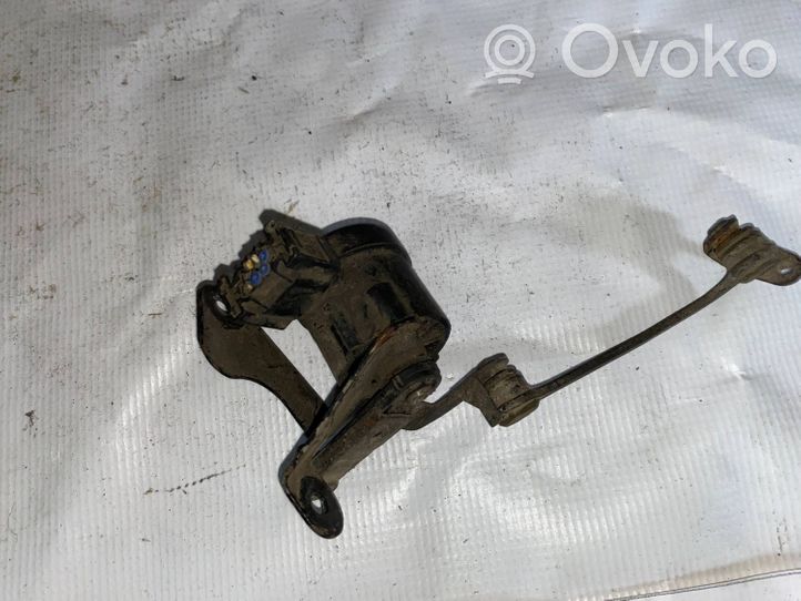 Mercedes-Benz E W210 Rear air suspension level height sensor a0105427517