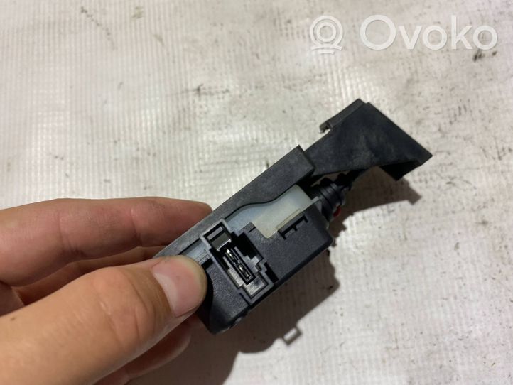 Mercedes-Benz E W212 Verrouillage du bouchon du réservoir de carburant a2048200072