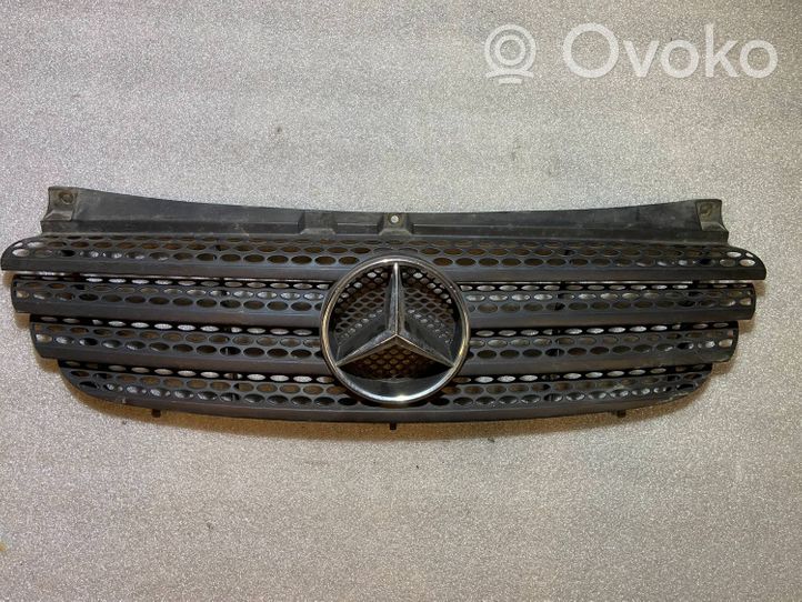 Mercedes-Benz Vito Viano W639 Grille calandre supérieure de pare-chocs avant a6398800185