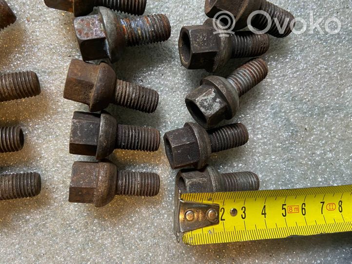 Mercedes-Benz C W203 Nuts/bolts 