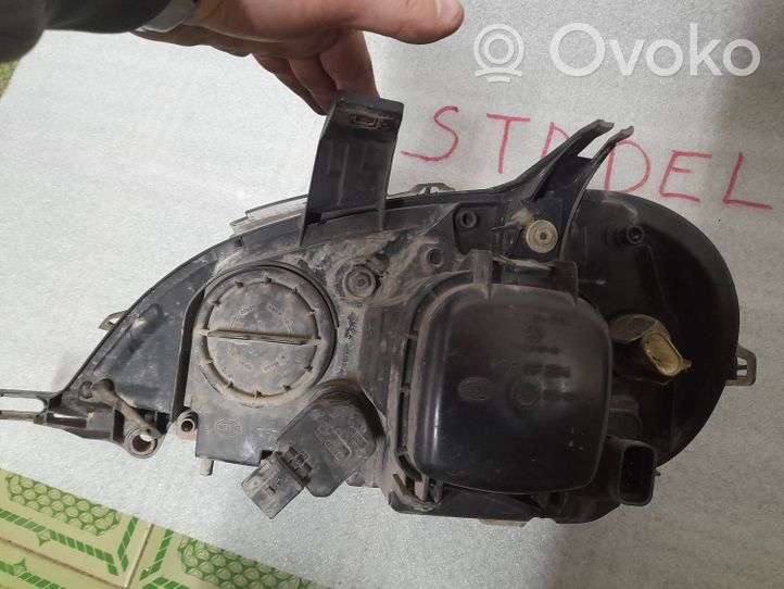 Mercedes-Benz ML W163 Lampa przednia a1638200749