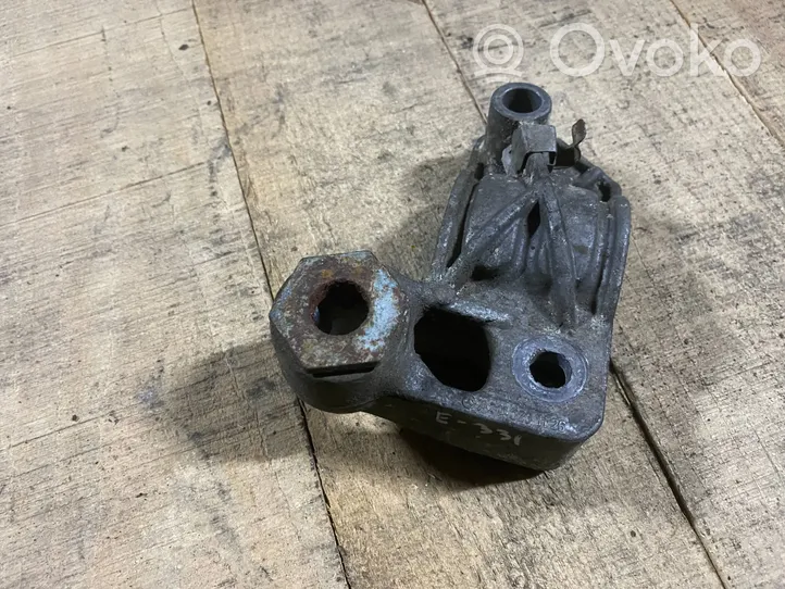 Mercedes-Benz E W211 Mocowanie stabilizatora osi przedniej A2113231126