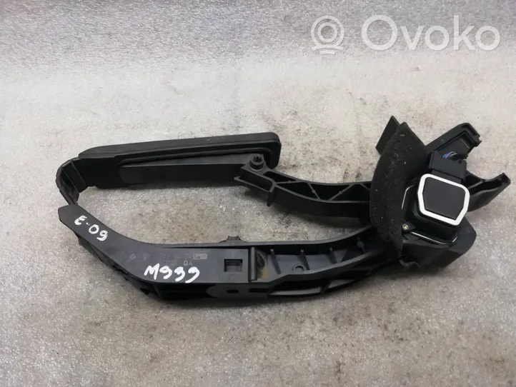 Mercedes-Benz E W211 Pedal del acelerador A2113000404