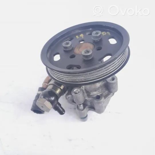 Volkswagen PASSAT Power steering pump 8D0143177Q