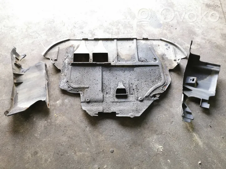 Audi TT Mk1 Protezione anti spruzzi/sottoscocca del motore 8N0825235F
