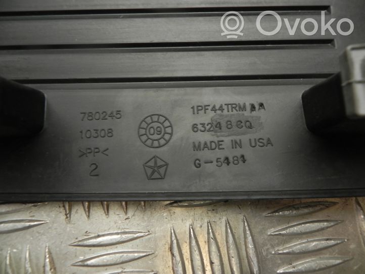 Dodge Caravan Etuoven kynnyksen suojalista 1PF44DX9AA