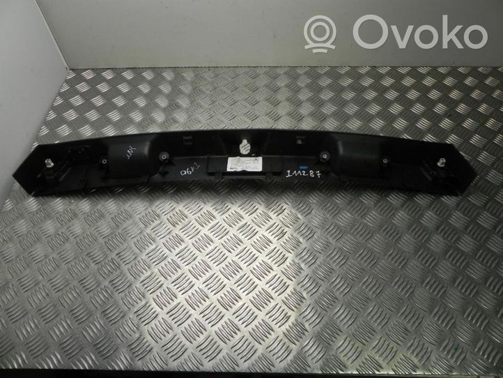 Mercedes-Benz C AMG W204 Rivestimento serratura portellone posteriore/bagagliaio A2047400472