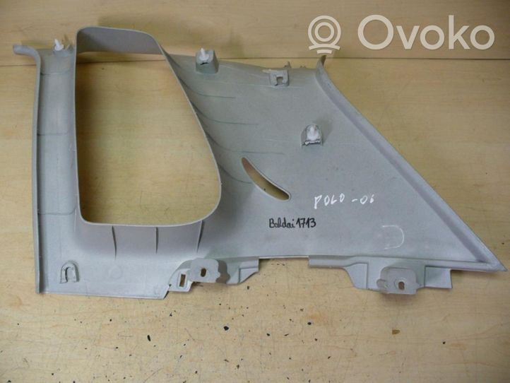 Volkswagen Polo IV 9N3 (C) garniture de pilier 6Q4867287B