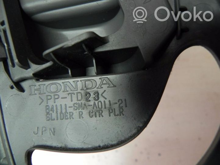 Honda Civic B-pilarin verhoilu (yläosa) 84111SNAA01120