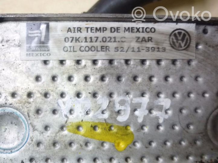 Volkswagen Jetta IV Dzinēja eļļas radiators 07K117021C