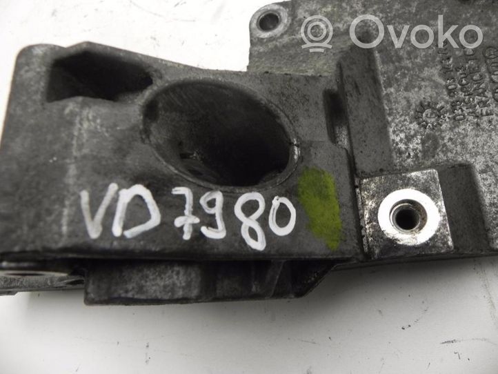 Volkswagen Polo IV 9N3 Supporto di montaggio del motore (usato) 038903143AG