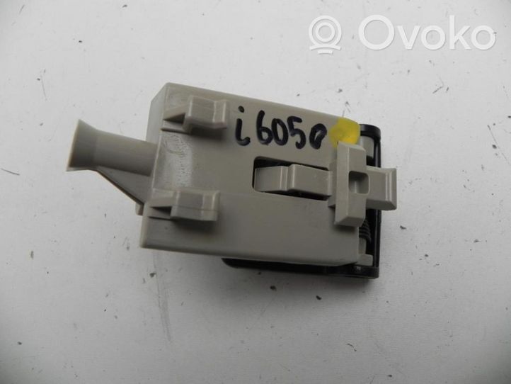 Toyota iQ Griff Taster Öffner Heckklappe Kofferraumdeckel 5363152010