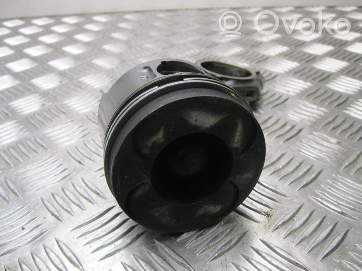 Mercedes-Benz C AMG W203 Piston avec bielle 8854A