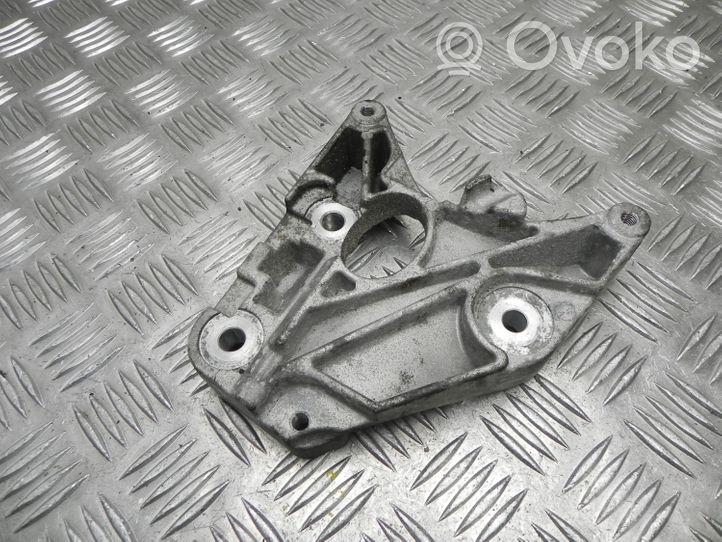 Ford Mustang VI EGR-venttiilin/lauhduttimen kiinnike FR3F19D624CA