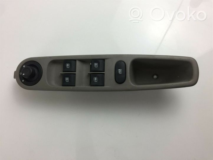 Renault Zoe Electric window control switch 254008973R