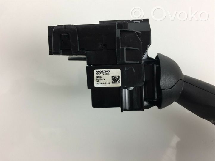 Volvo S90, V90 Кнопки рулевого колеса 31674103