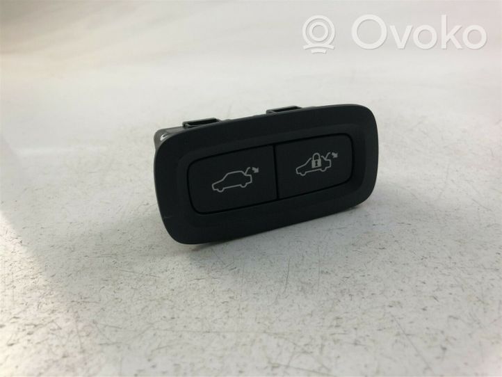 Volvo XC40 Interrupteur d'ouverture de coffre 31674801